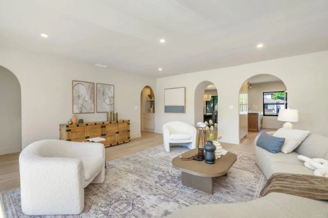 7807 Agnew Ave, Los Angeles, CA 90045