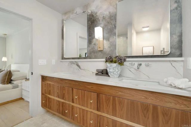 7807 Agnew Ave, Los Angeles, CA 90045