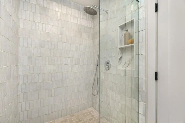 7807 Agnew Ave, Los Angeles, CA 90045