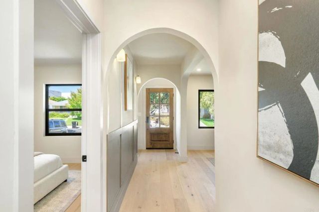 7807 Agnew Ave, Los Angeles, CA 90045