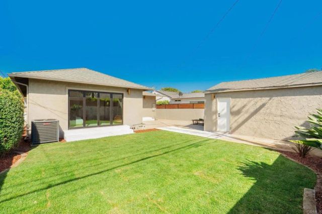 7807 Agnew Ave, Los Angeles, CA 90045