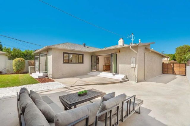 7807 Agnew Ave, Los Angeles, CA 90045
