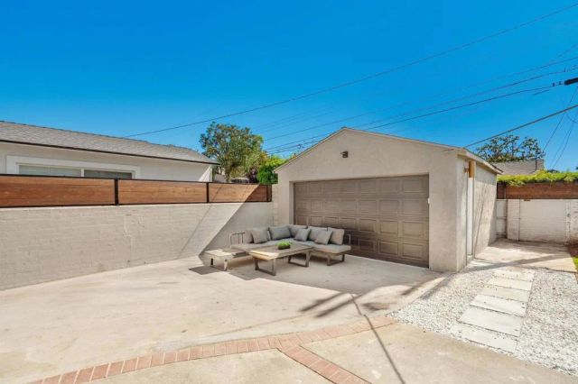7807 Agnew Ave, Los Angeles, CA 90045