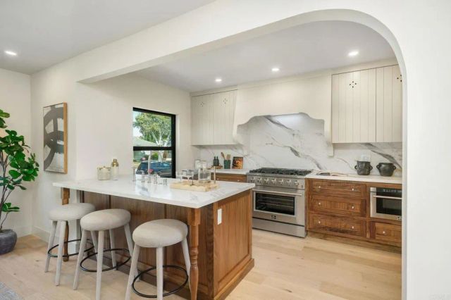 7807 Agnew Ave, Los Angeles, CA 90045