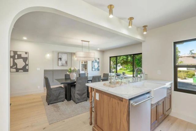 7807 Agnew Ave, Los Angeles, CA 90045