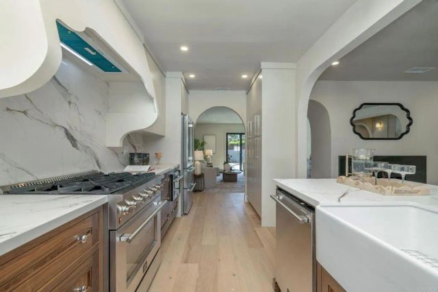 7807 Agnew Ave, Los Angeles, CA 90045