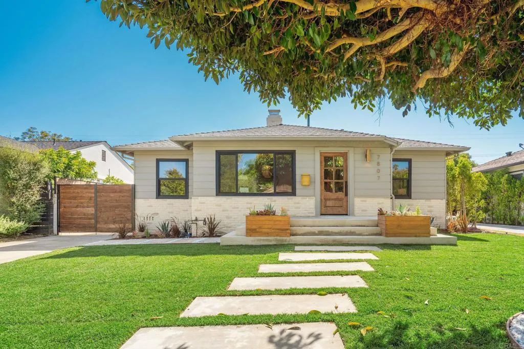 7807 Agnew Ave, Los Angeles, CA 90045