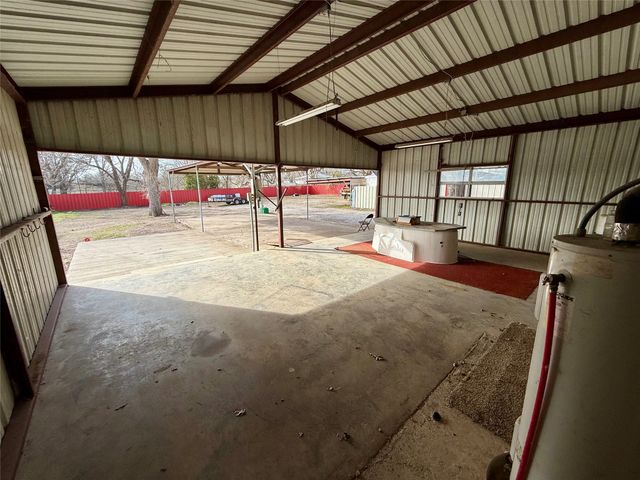 313 E 9th Street, Clifton, TX 76634
