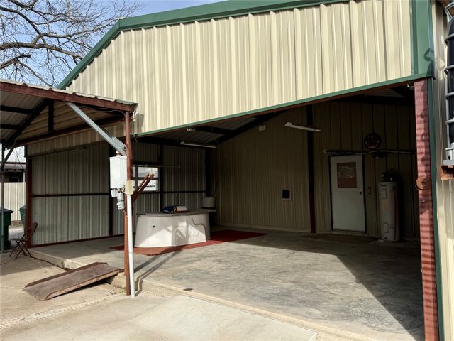 313 E 9th Street, Clifton, TX 76634