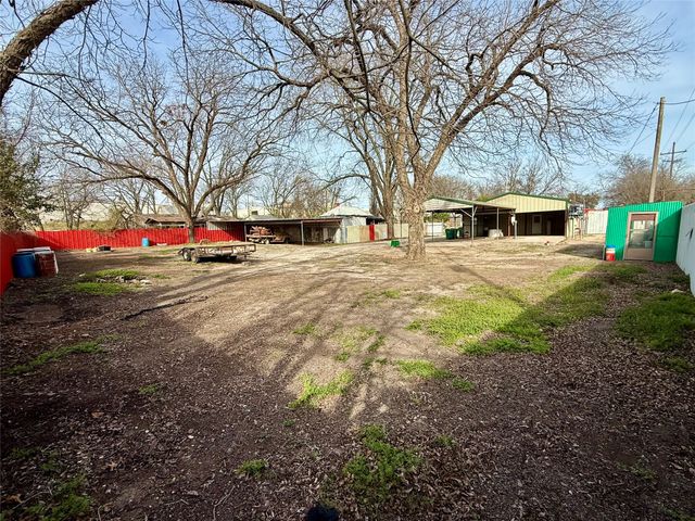 313 E 9th Street, Clifton, TX 76634