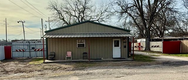 313 E 9th Street, Clifton, TX 76634