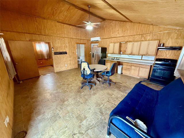 313 E 9th Street, Clifton, TX 76634