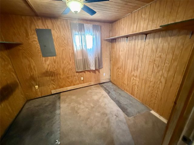 313 E 9th Street, Clifton, TX 76634