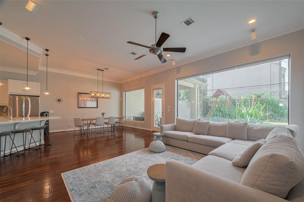 4006 Lanark Ln, Houston, TX 77025