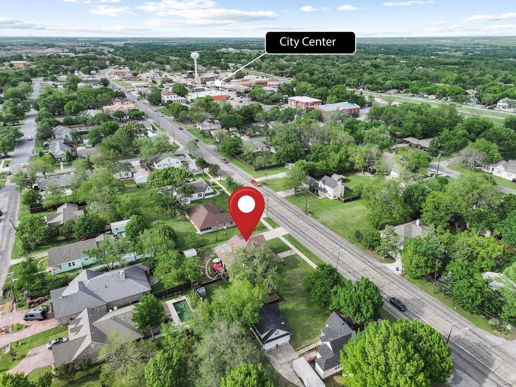 530 S Waco Street, Van Alstyne, TX 75495