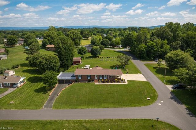 216 E Devon Drive, Mount Airy, NC 27030