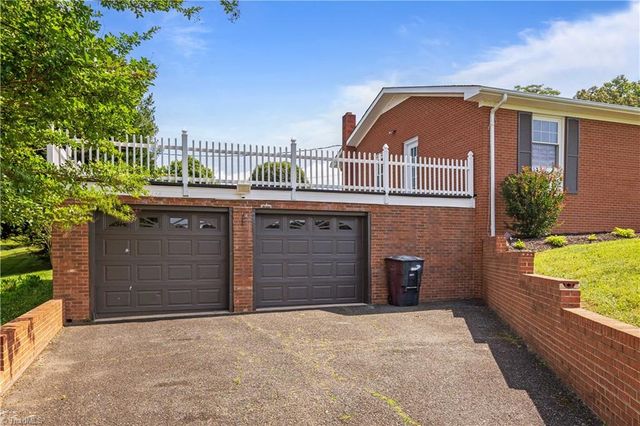 216 E Devon Drive, Mount Airy, NC 27030