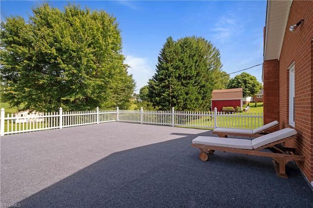 216 E Devon Drive, Mount Airy, NC 27030