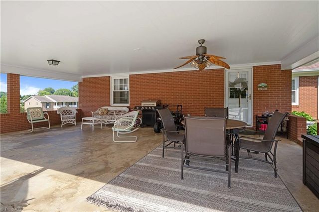 216 E Devon Drive, Mount Airy, NC 27030
