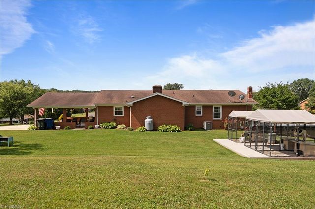 216 E Devon Drive, Mount Airy, NC 27030