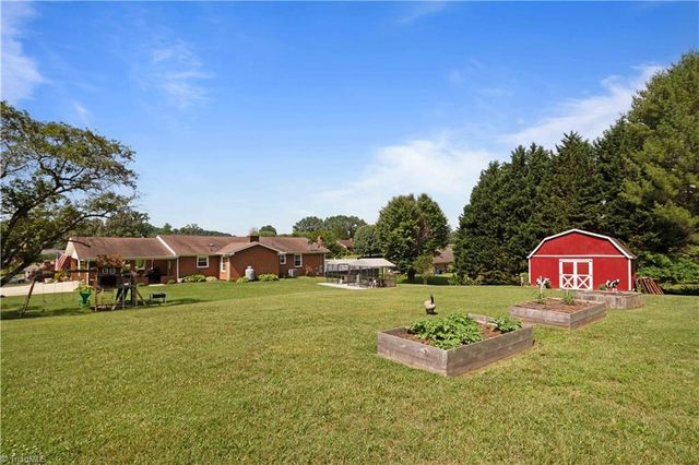 216 E Devon Drive, Mount Airy, NC 27030