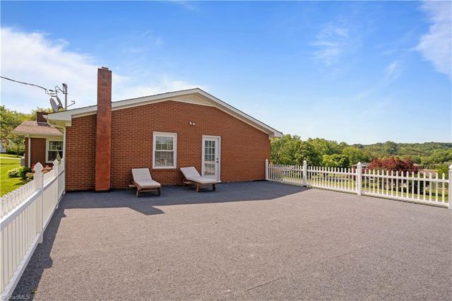 216 E Devon Drive, Mount Airy, NC 27030