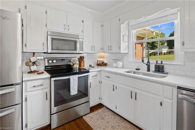216 E Devon Drive, Mount Airy, NC 27030
