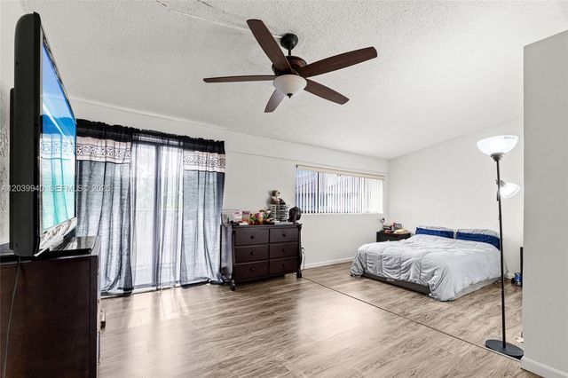 4293 N 76th Ave, Davie, FL 33024