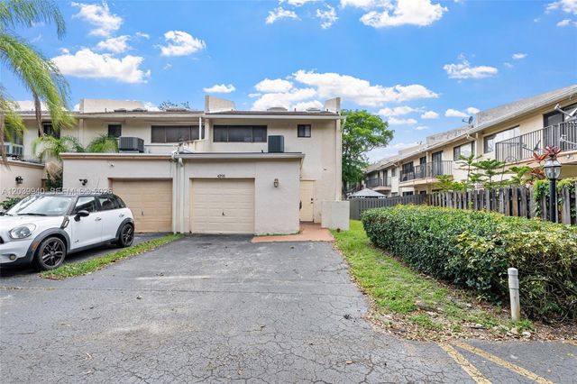 4293 N 76th Ave, Davie, FL 33024