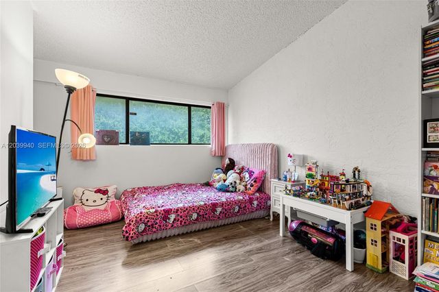 4293 N 76th Ave, Davie, FL 33024