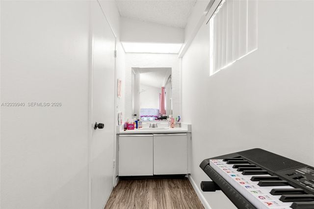 4293 N 76th Ave, Davie, FL 33024