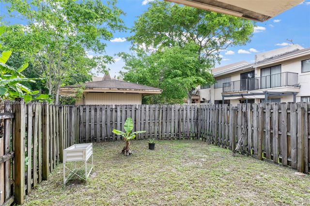 4293 N 76th Ave, Davie, FL 33024
