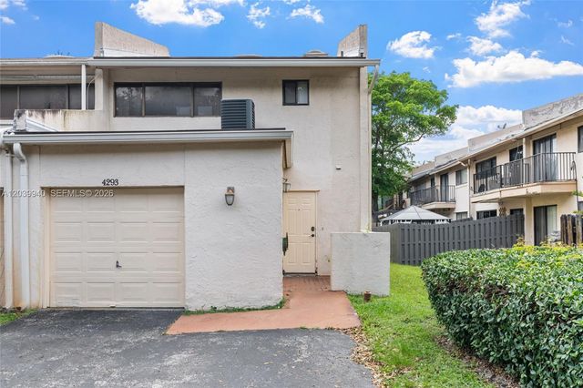 4293 N 76th Ave, Davie, FL 33024
