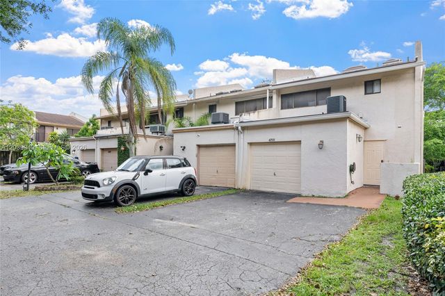 4293 N 76th Ave, Davie, FL 33024