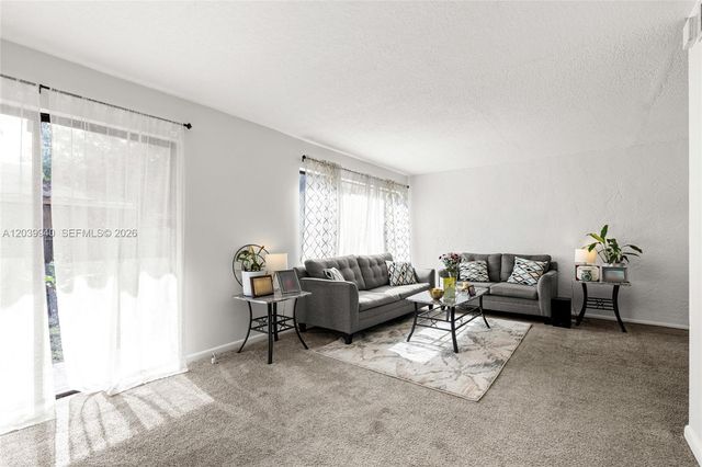 4293 N 76th Ave, Davie, FL 33024