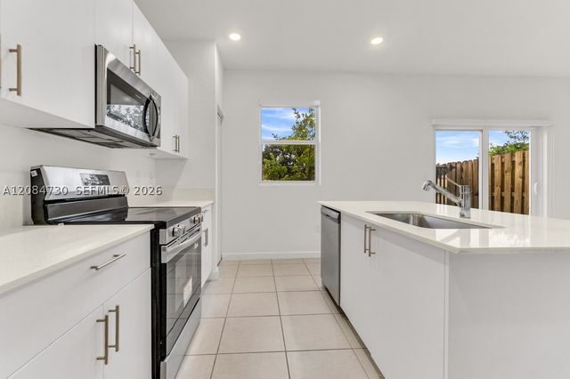 18414 SW 2nd St, Pembroke Pines, FL 33029