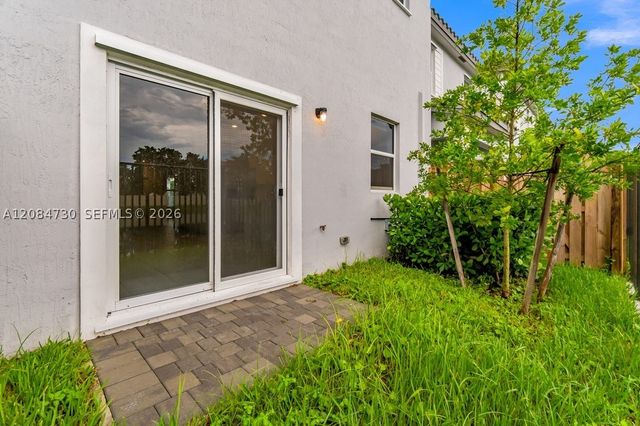 18414 SW 2nd St, Pembroke Pines, FL 33029