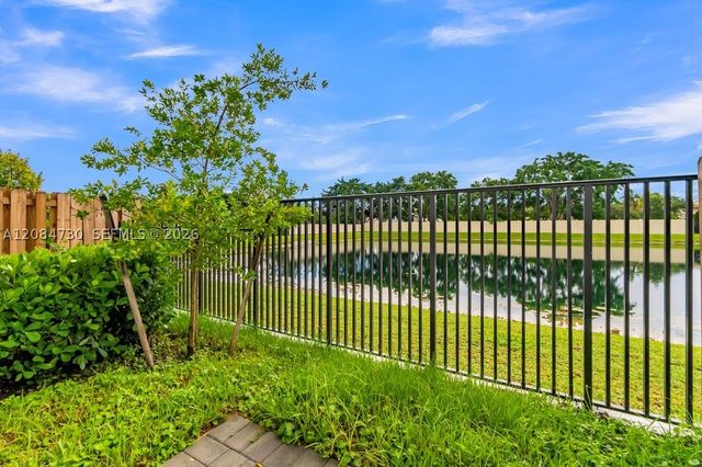 18414 SW 2nd St, Pembroke Pines, FL 33029