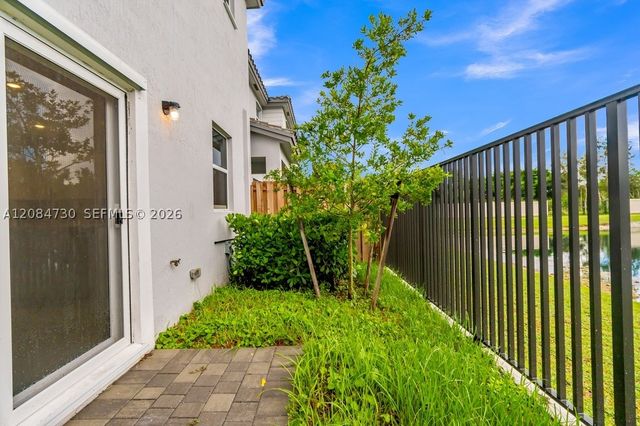 18414 SW 2nd St, Pembroke Pines, FL 33029