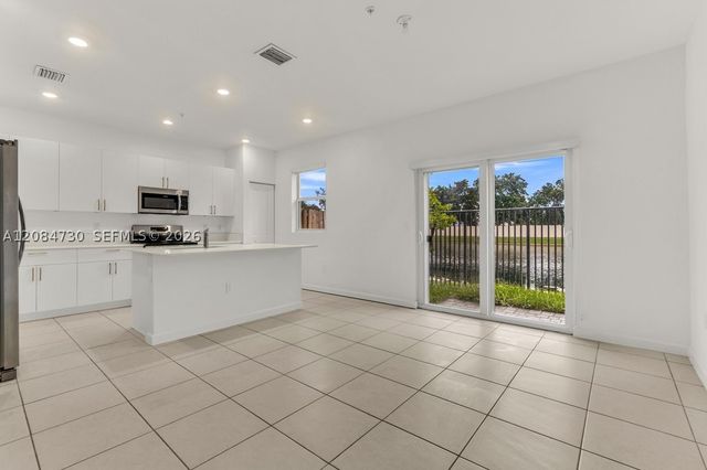 18414 SW 2nd St, Pembroke Pines, FL 33029