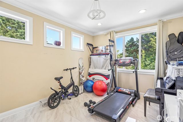 1006 N 28th Place, Renton, WA 98056