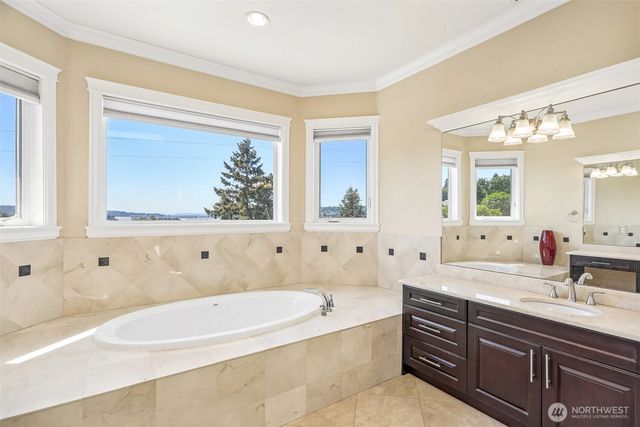 1006 N 28th Place, Renton, WA 98056