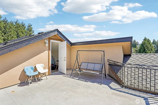1006 N 28th Place, Renton, WA 98056