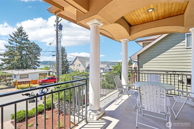 1006 N 28th Place, Renton, WA 98056