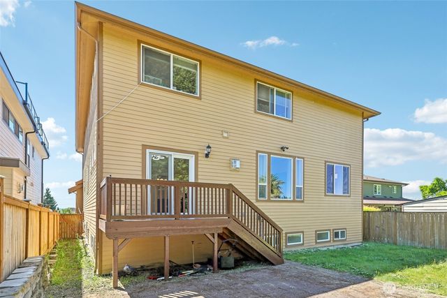 1006 N 28th Place, Renton, WA 98056