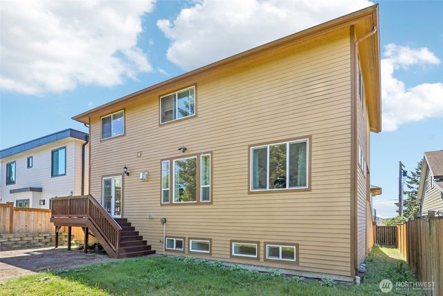 1006 N 28th Place, Renton, WA 98056