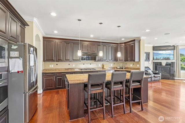 1006 N 28th Place, Renton, WA 98056