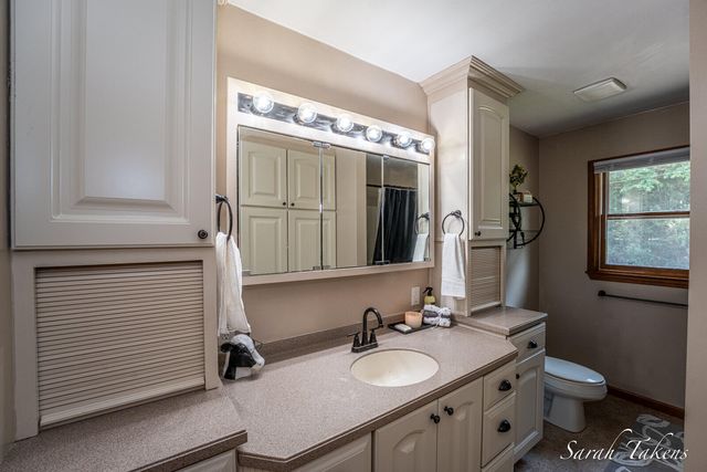 3860 E Pontaluna Road, Fruitport Twp, MI 49415