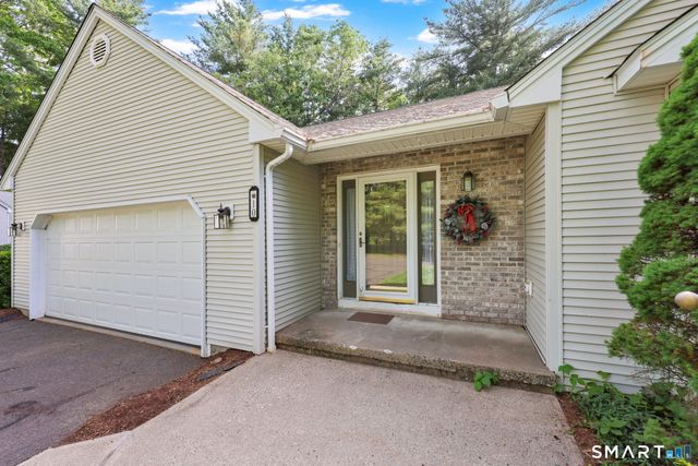 10 Knollwood Circle, Enfield, CT 06082