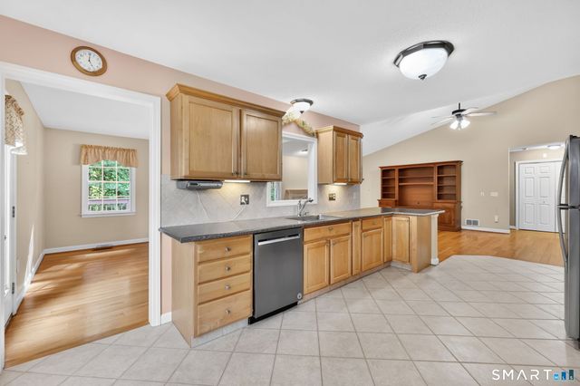 10 Knollwood Circle, Enfield, CT 06082